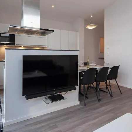 Apartment Three-bedroom In 6